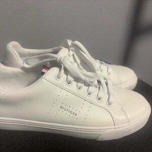 Tommy Hilfiger White Low-Top Leather Sneakers with Flag Tab. Brand New!